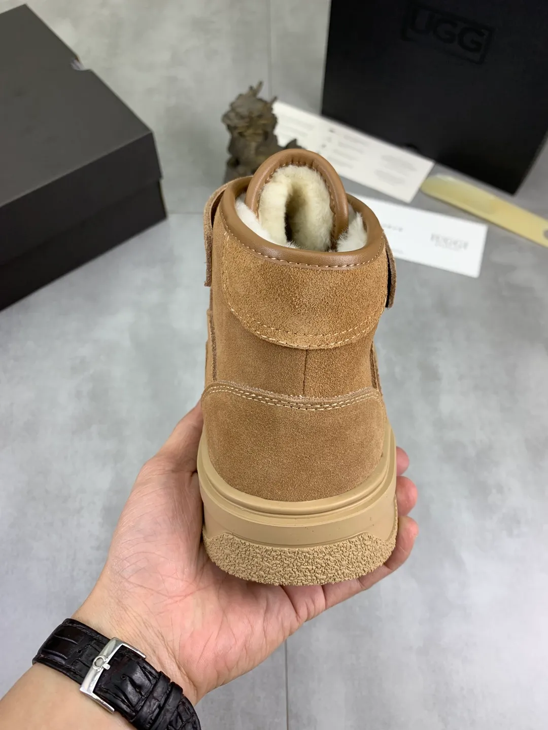 Men's shoes 💰P580 New arrival 🆕🆕🆕 26 New IUGGI Velcro men's shoes Fashionable and casual Velcro men's shoes. First layer suede cowhide + lining wool Rubber outsole Lightweight and non-slip Size: 39-44 Color: three colors